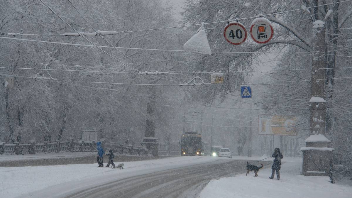 Увага! У Запоріжжі небезпечні бурульки