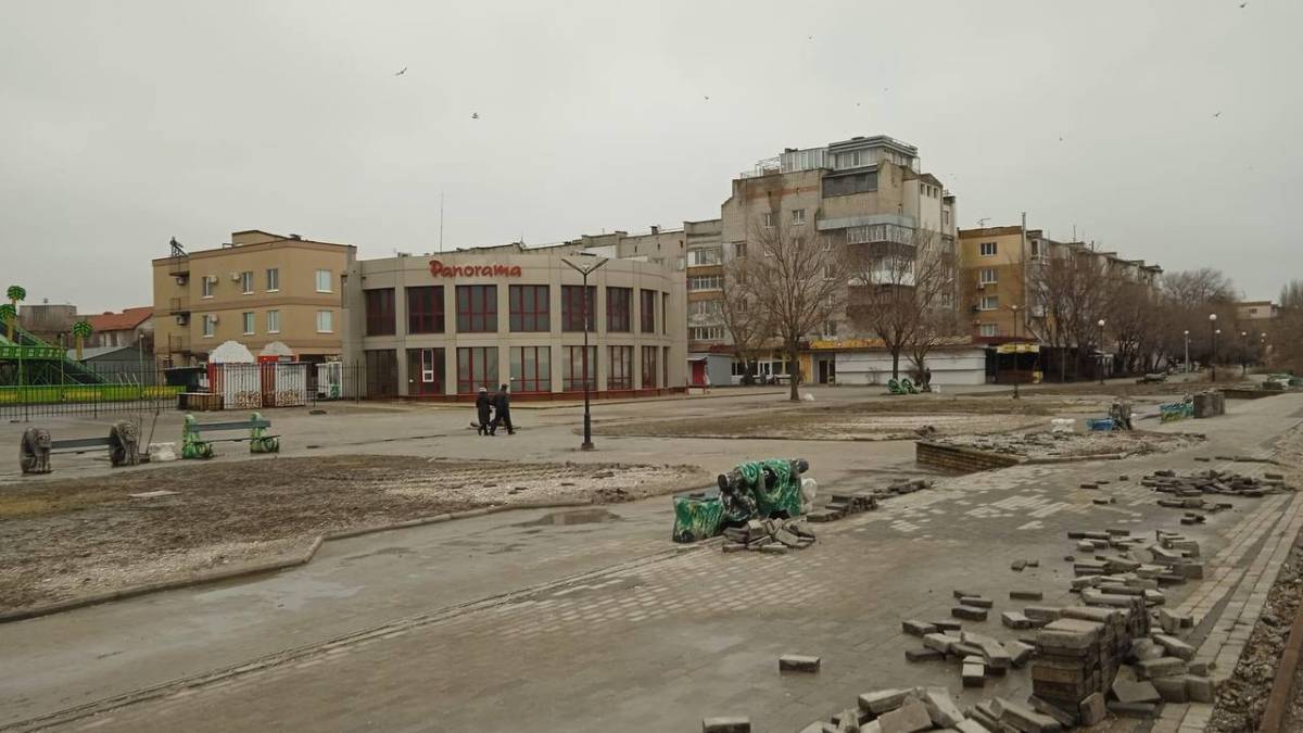 Окупанти так і не привели до ладу центр Бердянська після шторму – фото