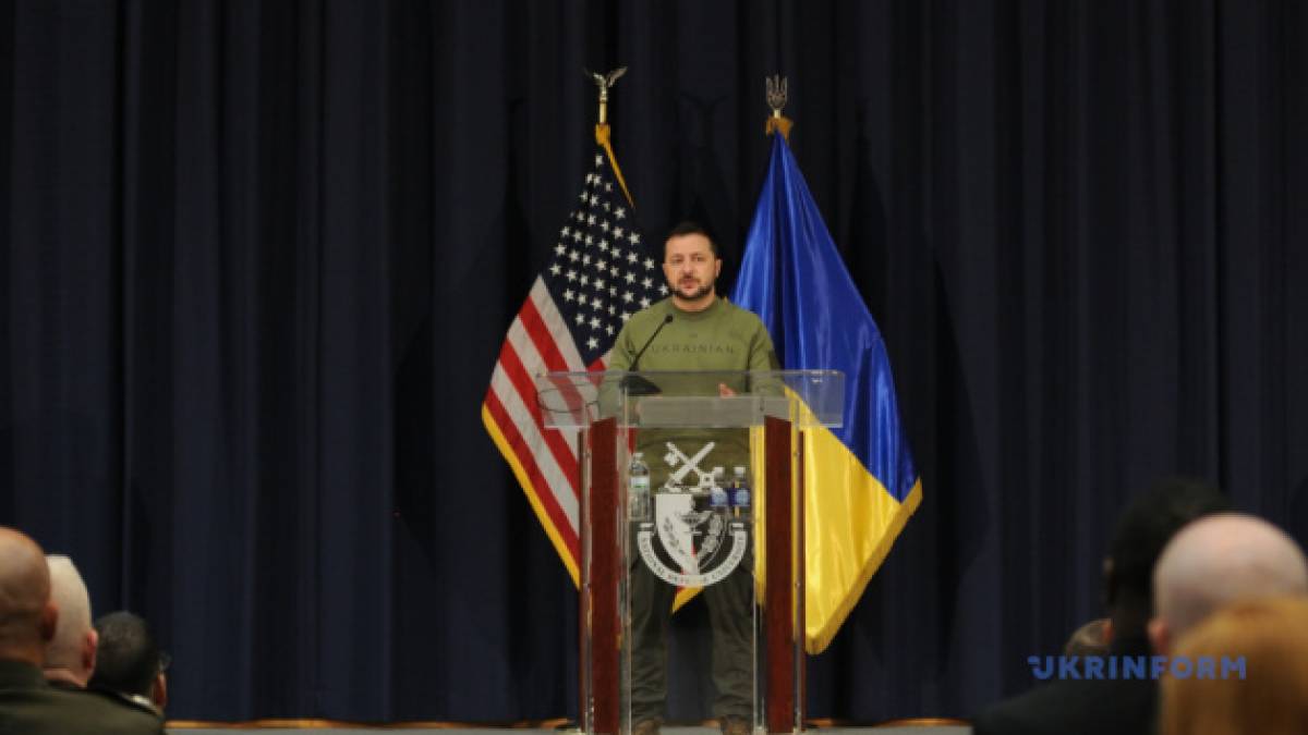 Зеленський розпочав візит до США із зустрічі з військовою елітою