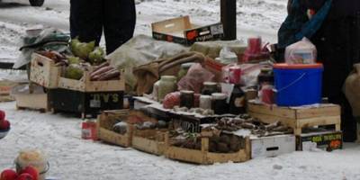 Запоріжців вже вкотре застерігають від купівлі продуктів на стихійних ринках