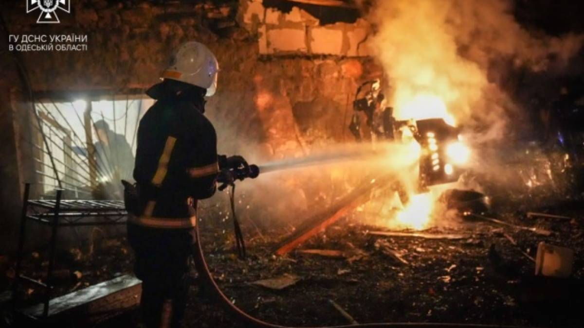 Ворог атакував Одещину — постраждали цивільні, пошкоджені будинки — ДСНС