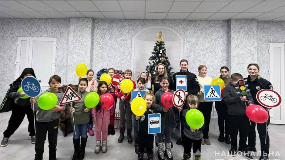 Запорізькі поліцейські навчають дітей правилам дорожнього руху