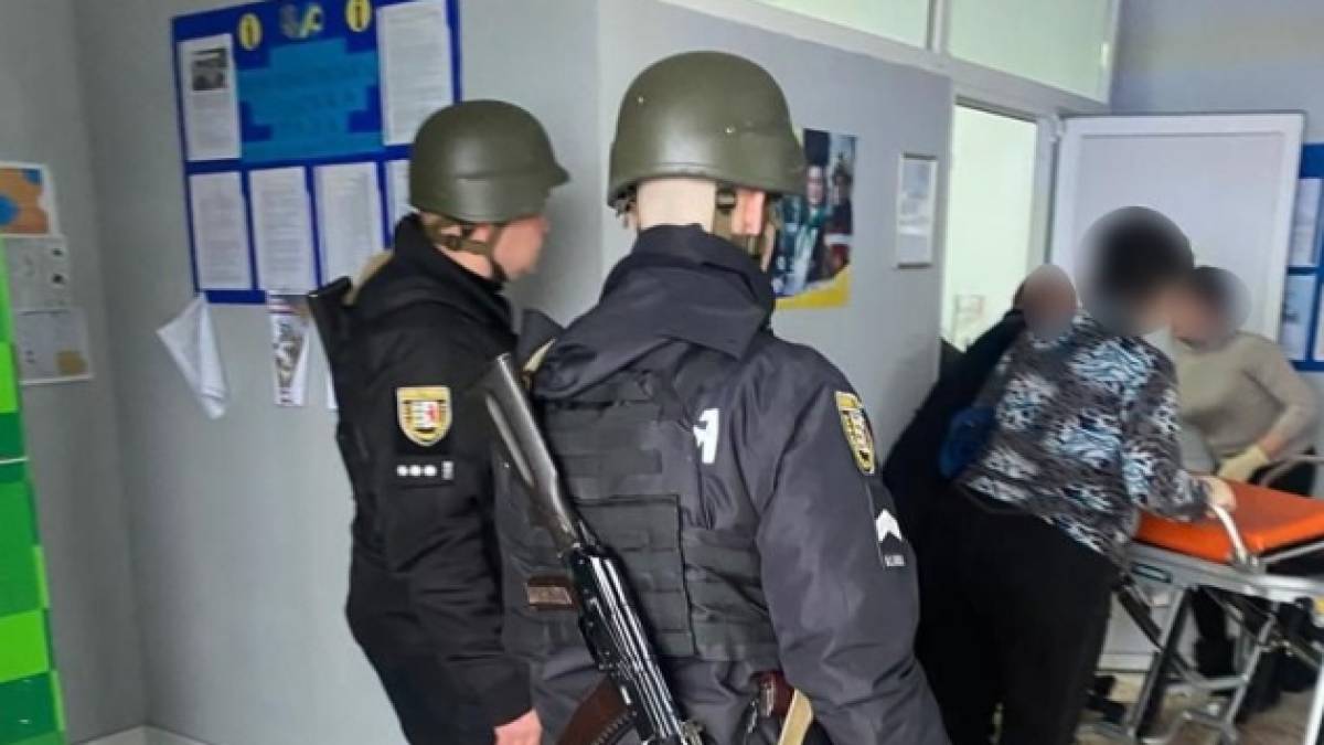 Семеро з 26-ти постраждалих від підриву гранат у сільраді на Закарпатті — у важкому стані,  — прокуратура