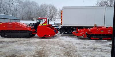 Українські рятувальники отримали від Південної Кореї 10 машин для розмінування