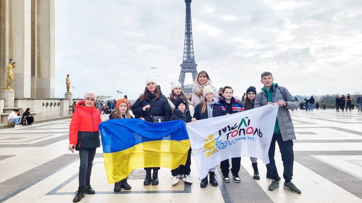Діти з Мелітополя вирушили до Парижу