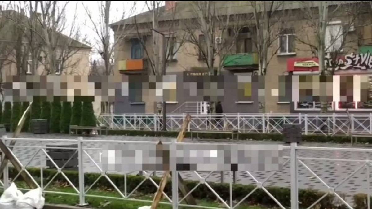 У Мелітополі окупанти намагаються захиститися від партизан… парканами