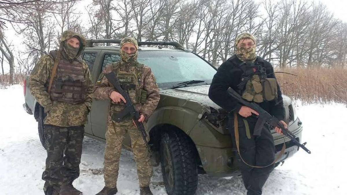Для позашляховика запорізьких тероборонівців волонтери придбали зимову резину (фото)