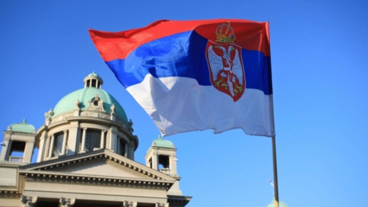 У Сербії проходять позачергові парламентські вибори