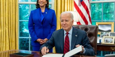 Байден підписав закон про оборонний бюджет США з $300 мільйонів для України