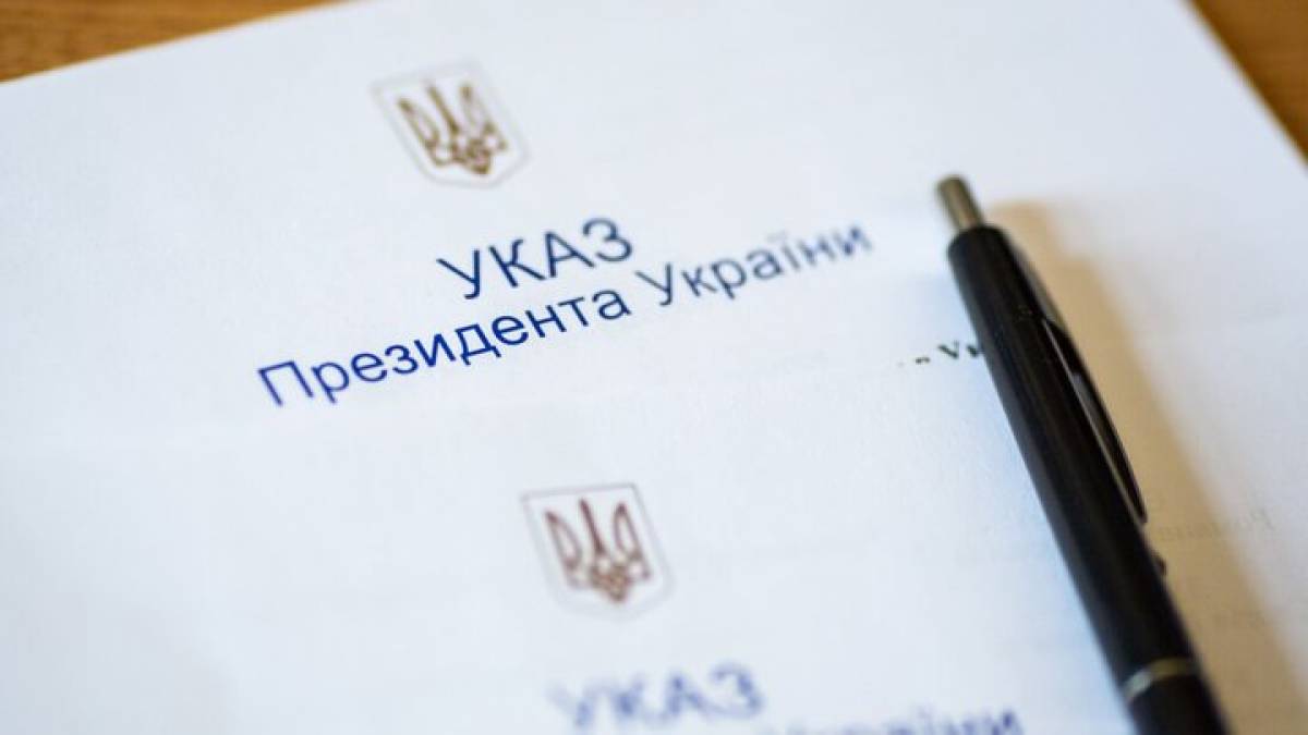 Зеленський ввів санкції РНБО: у списках понад 200 фізичних та юридичних осіб