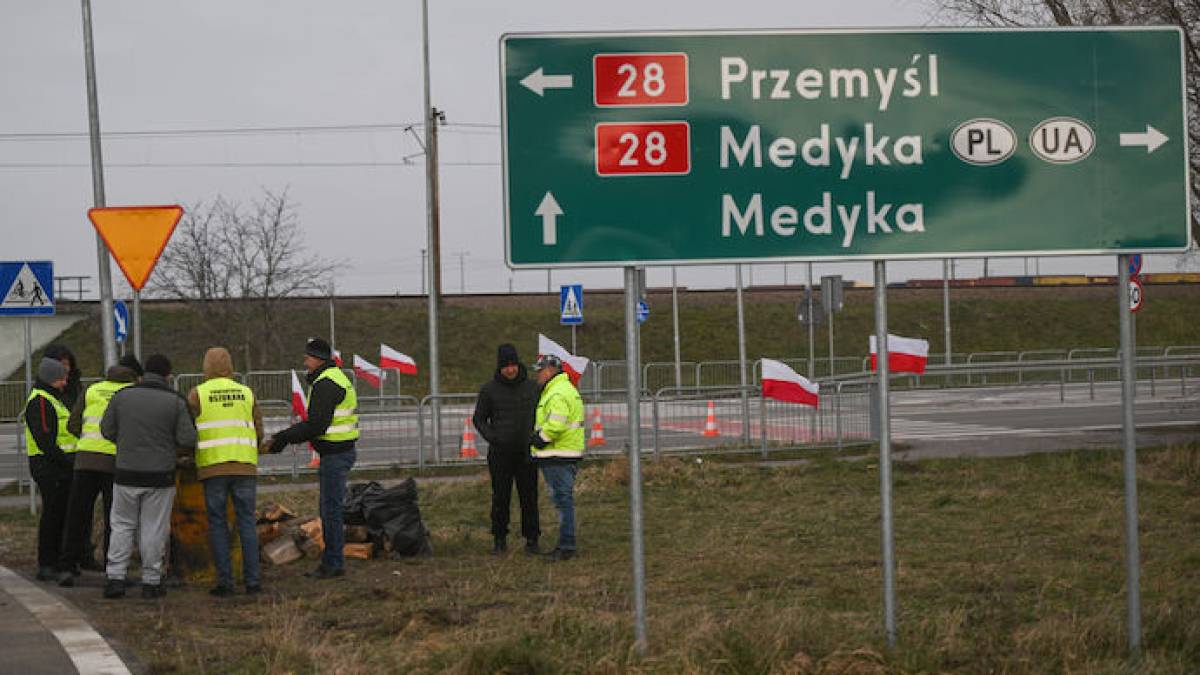Польські фермери призупинили блокування ПП «Шегині-Медика», – віце-міністр Польщі