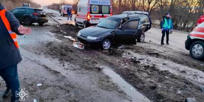 На трасі Запоріжжя-Дніпро зіткнулись одразу шість автомобілів – фото