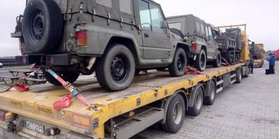 Українські захисники отримали позашляховики від Міністерства оборони Японії