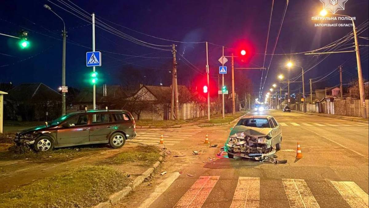 У Запоріжжі зіткнулися два авто