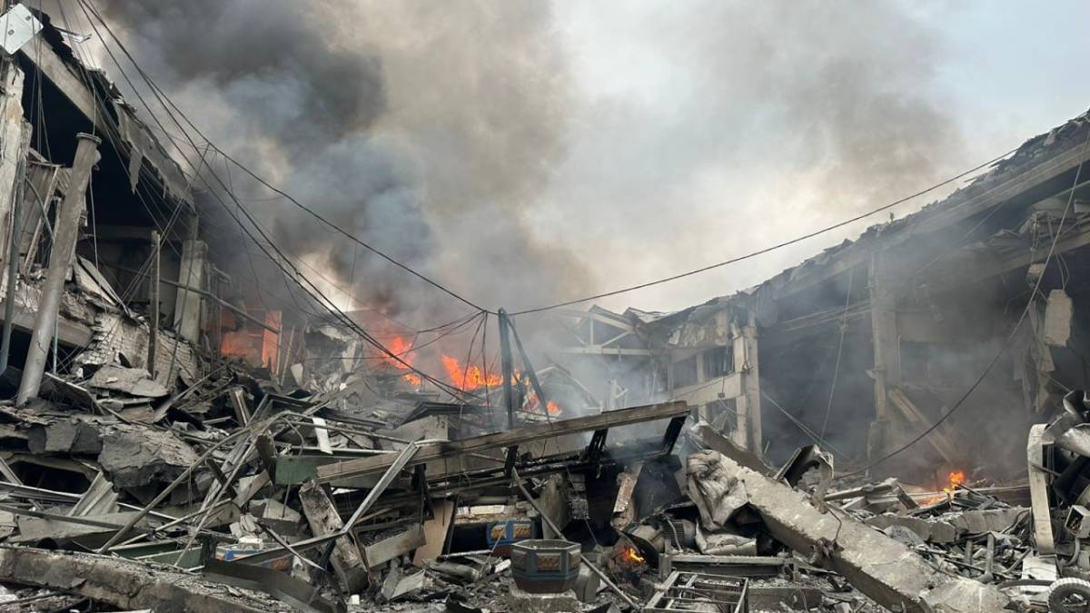 Ракетний удар по Запоріжжю: з-під завалів дістали тіло ще однієї жінки