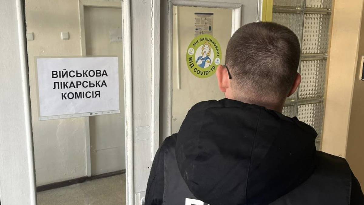 У Запоріжжі члена лікарсько-консультативної комісії затримали на хабарі у 193 тисячі гривень