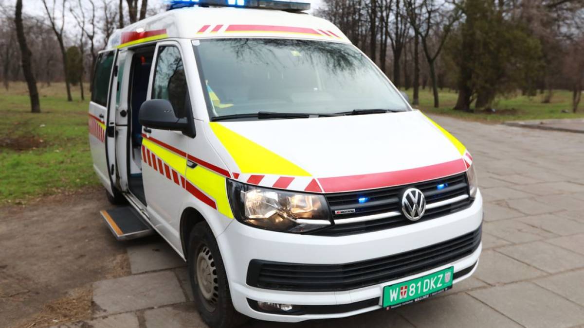 У Запоріжжі військовий госпіталь отримав машину «швидкої допомоги»