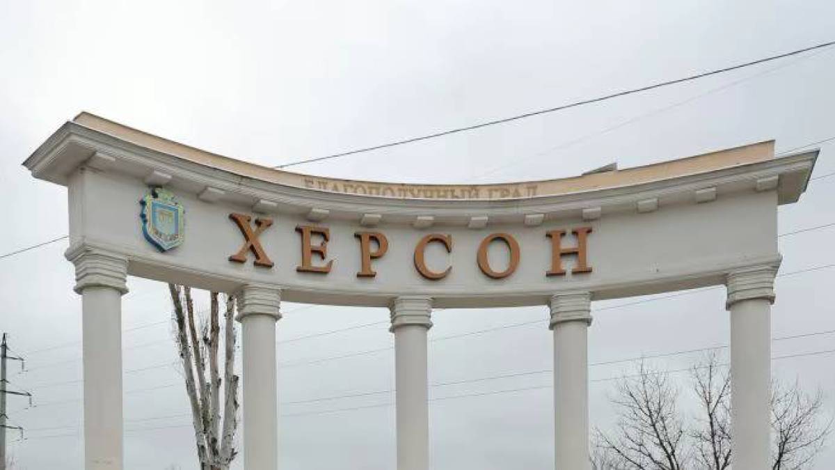 Росіяни вдарили по Херсону: одна дитина загинула, інша – у вкрай важкому стані