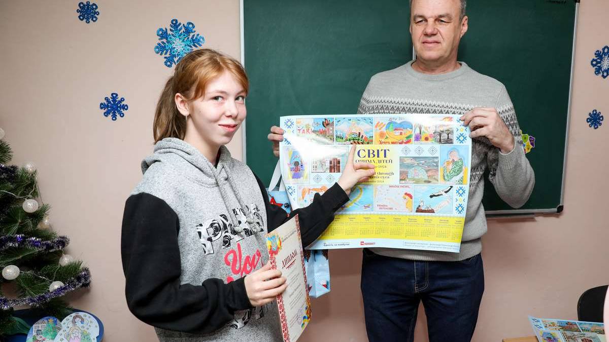 Запорізькі школярі малювали мир і перемогу