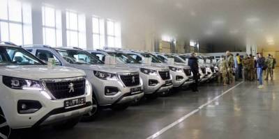 Мелітопольці передали захисникам запорізького краю нові позашляховики