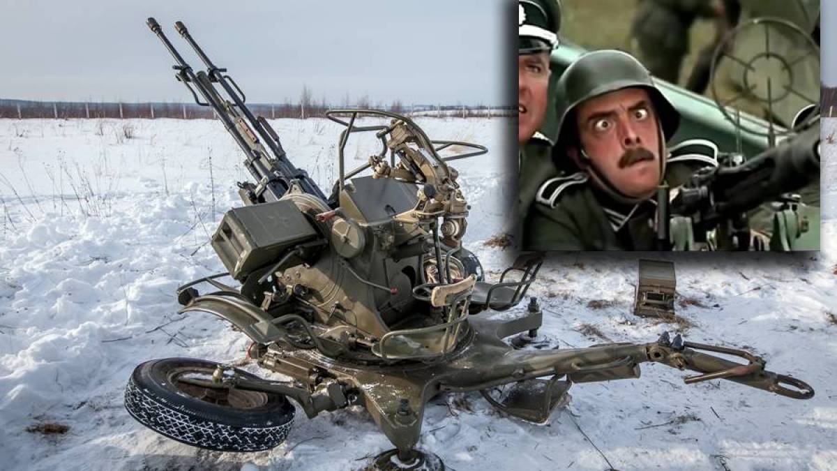 рашистські десантики вчилися стрибати, а ппошники стріляти з зенітної гармати ЗУ-23-2. Причому одночасно.