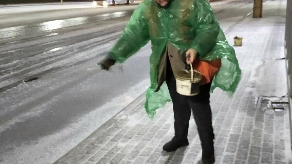 На вулицях Запоріжжя – ожеледиця, комунальні служби працюють у посиленому режимі