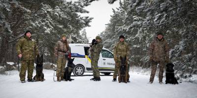 Запорізькі кінологи зі своїми чотирилапими помічниками (фото)