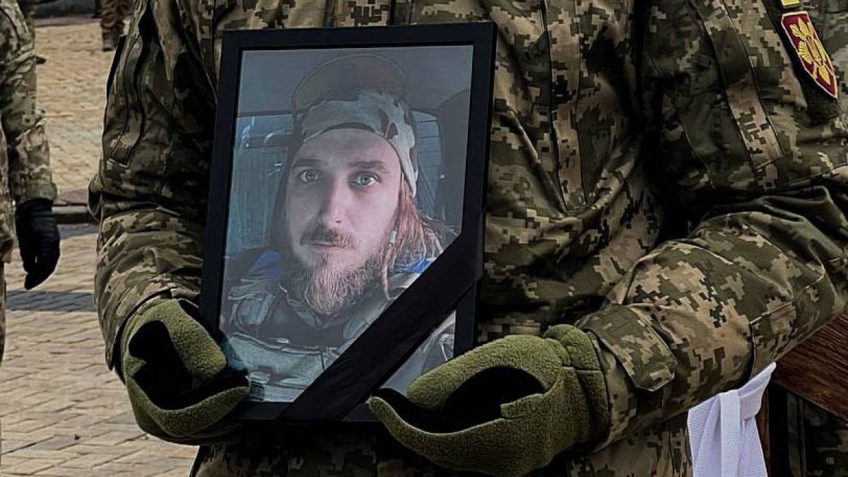 Величний воїн з великим серцем! У Києві попрощались з Максимом Кривцовим (відео)