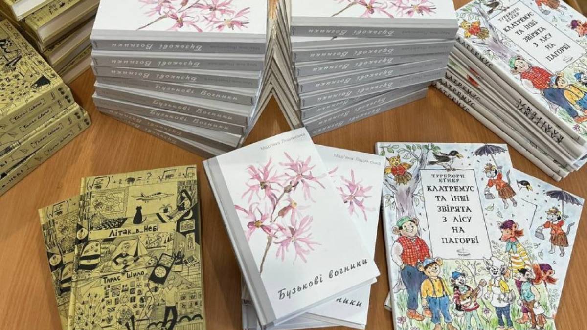 В ЗОУНБ отримали нові книги, у тому числі й для інших бібліотек Запорізької області