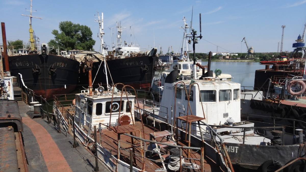 В Ізмаїлі ліквідують кладовище кораблів – Українське Дунайське пароплавство