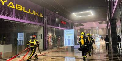 Пожежу в київському ТРЦ ліквідували: є постраждалі, серед них 8-річна дитина