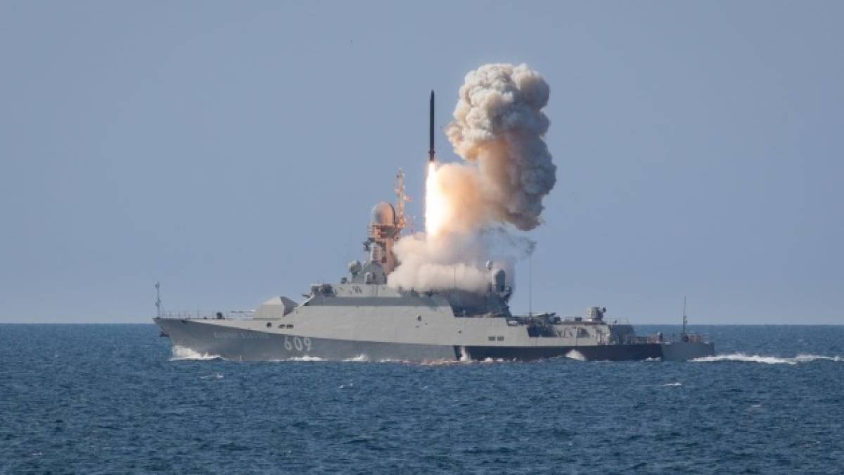 У Чорному та Азовському морях 12 ворожих кораблів, серед них носій “Калібрів” – ВМС ЗСУ