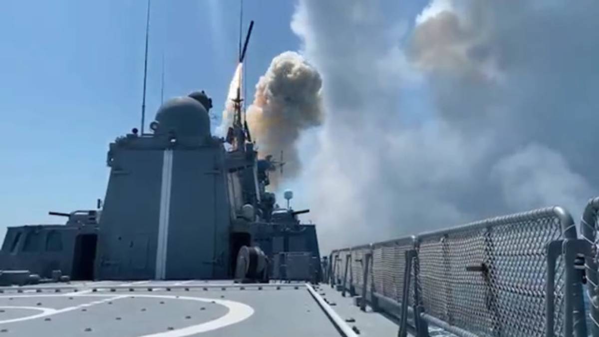 росія тримає у Чорному морі ракетоносій із вісьмома «Калібрами»
