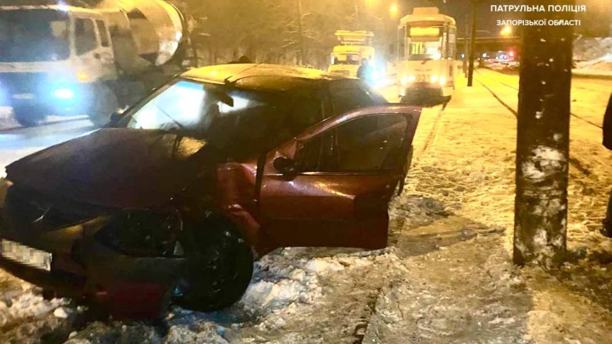 У Заводському районі водій напідпитку влаштував ДТП (фото)
