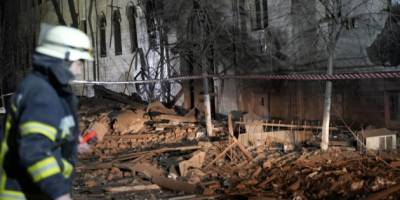 рф завдала ракетного удару по Харкову: рятувальники ліквідовують наслідки