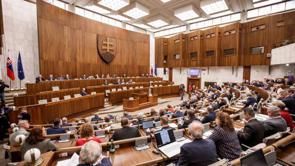 Парламент Словаччини дозволив експорт зброї, зокрема, і в Україну — зміни до закону
