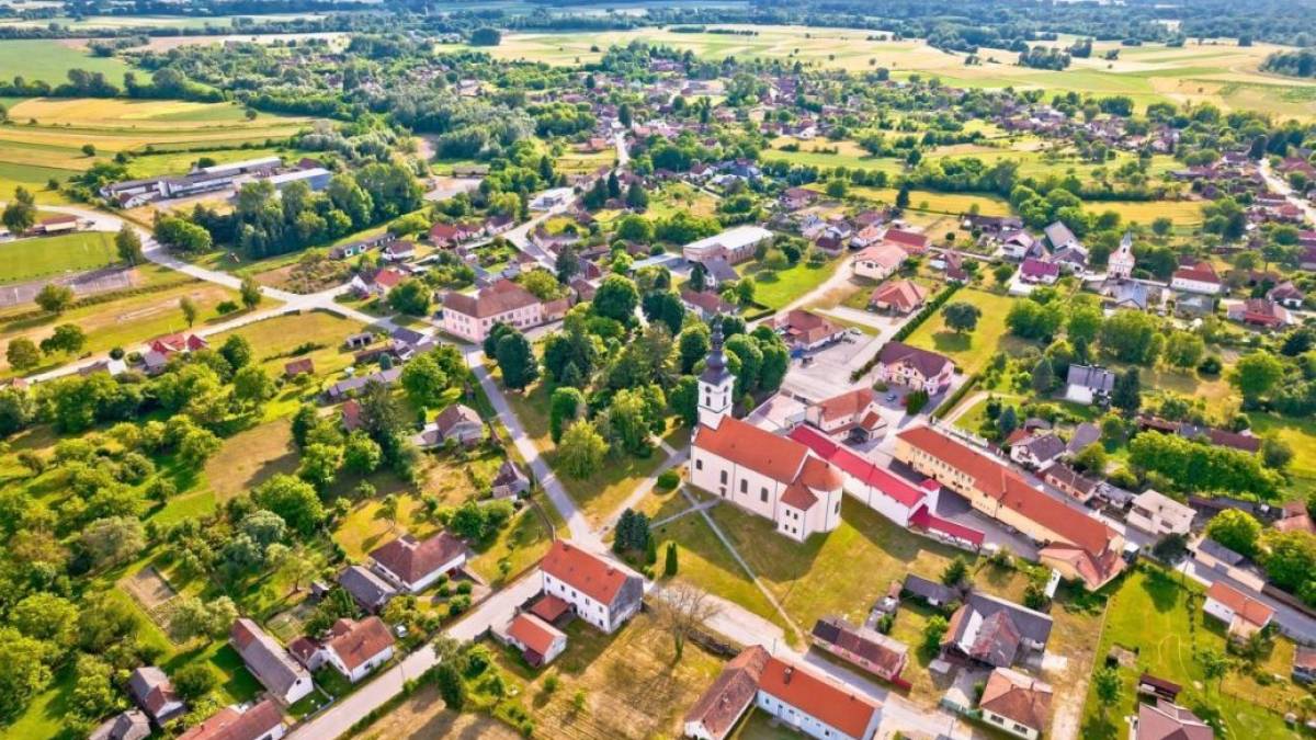 У якій країні ЄС можна купити будинок у місті за 13 євроцентів: які умови