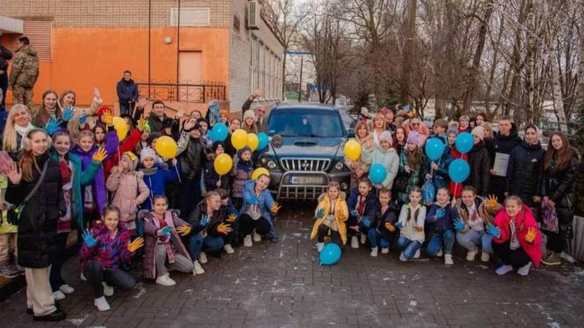 Запорізькі школярі заробили гроші на автівку для бійців