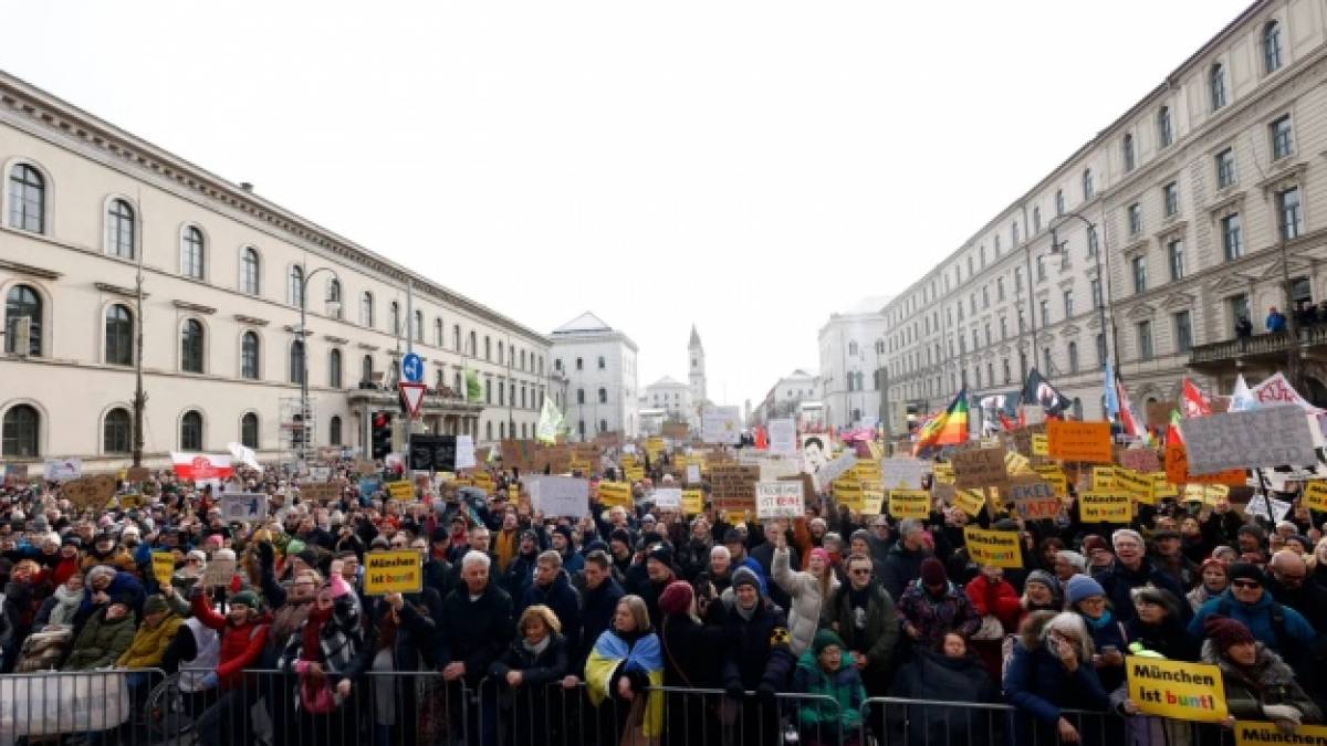 Багатотисячний протест проти крайніх правих у Мюнхені  зупинили через «переповнені вулиці»