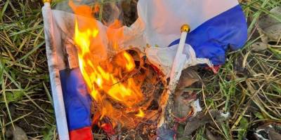 У Бердянську активісти руху «Жовта Стрічка» знищують символи рашизму