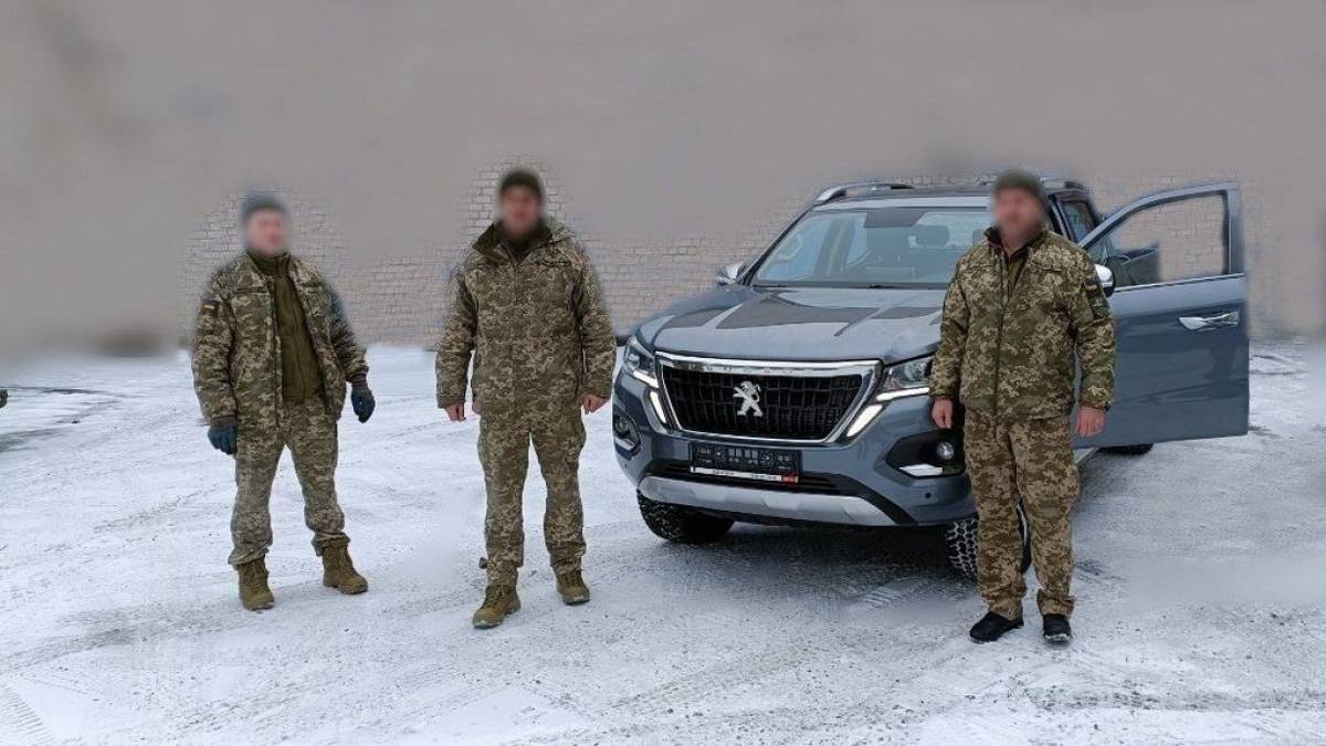 Мелітопольці відправили на фронт новий пікап