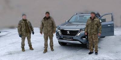 Мелітопольці відправили на фронт новий пікап