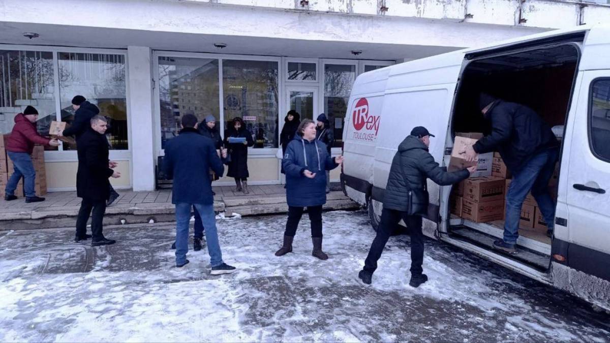 Енергодарці зібрали для госпіталю, де лікуються поранені захисники, тонну продуктів