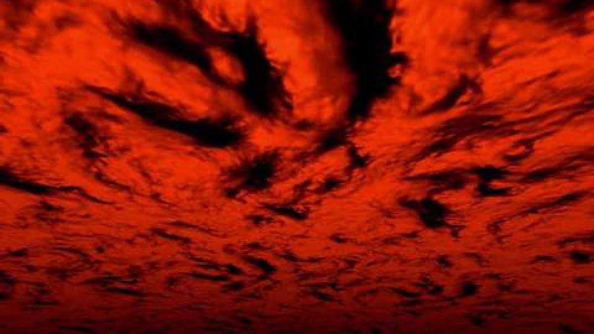 Падіння хреста, розірвані прапори та грім на Різдво: що віщували таємничі знаки Україні