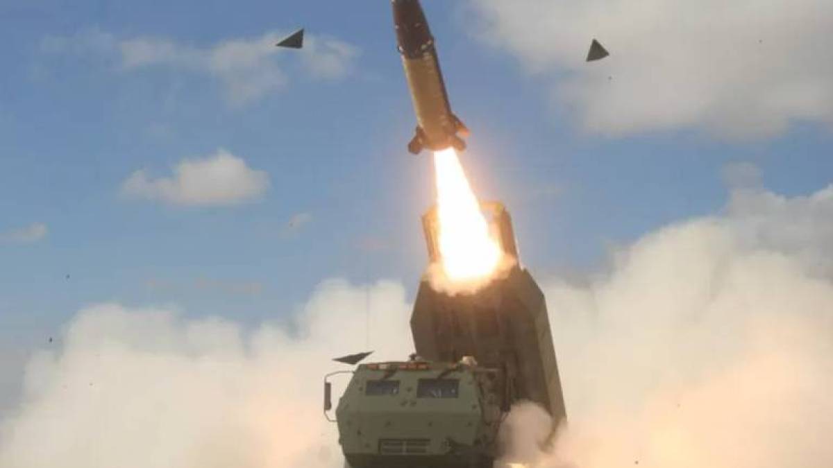 Франція доправила до України ще дві РСЗВ M270 LRU, які є аналогами американського М270 та HIMARS