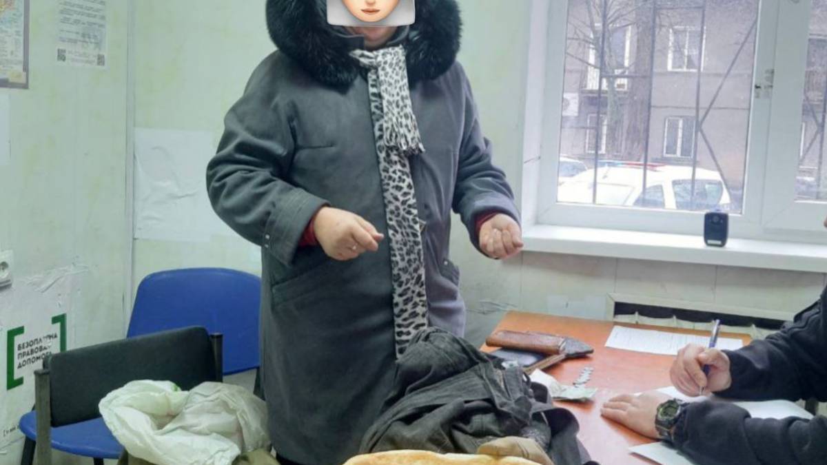 У Запоріжжі на зупинці знайшли сумку з великою сумою грошей