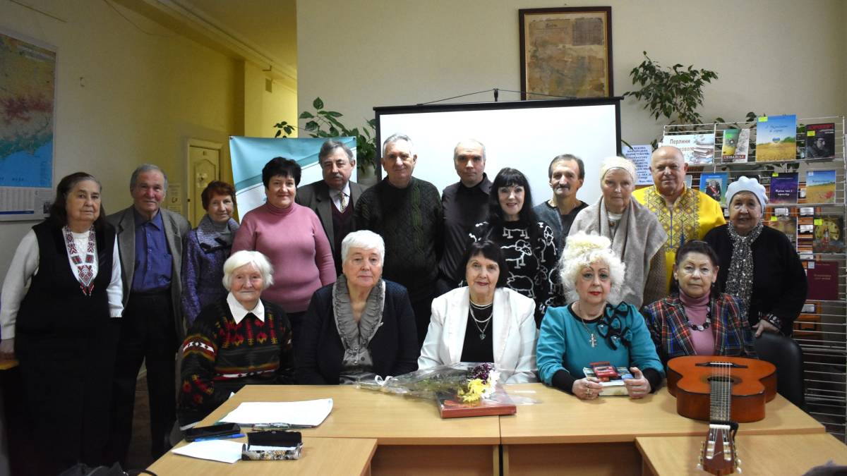 «Книжковий світ» в обласній бібліотеці відзначив десятиріччя з дня заснування. Вітаємо!