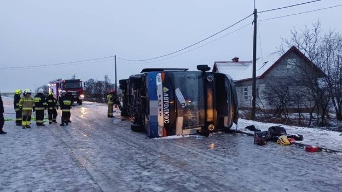У Польщі перекинувся автобус із 59 українцями