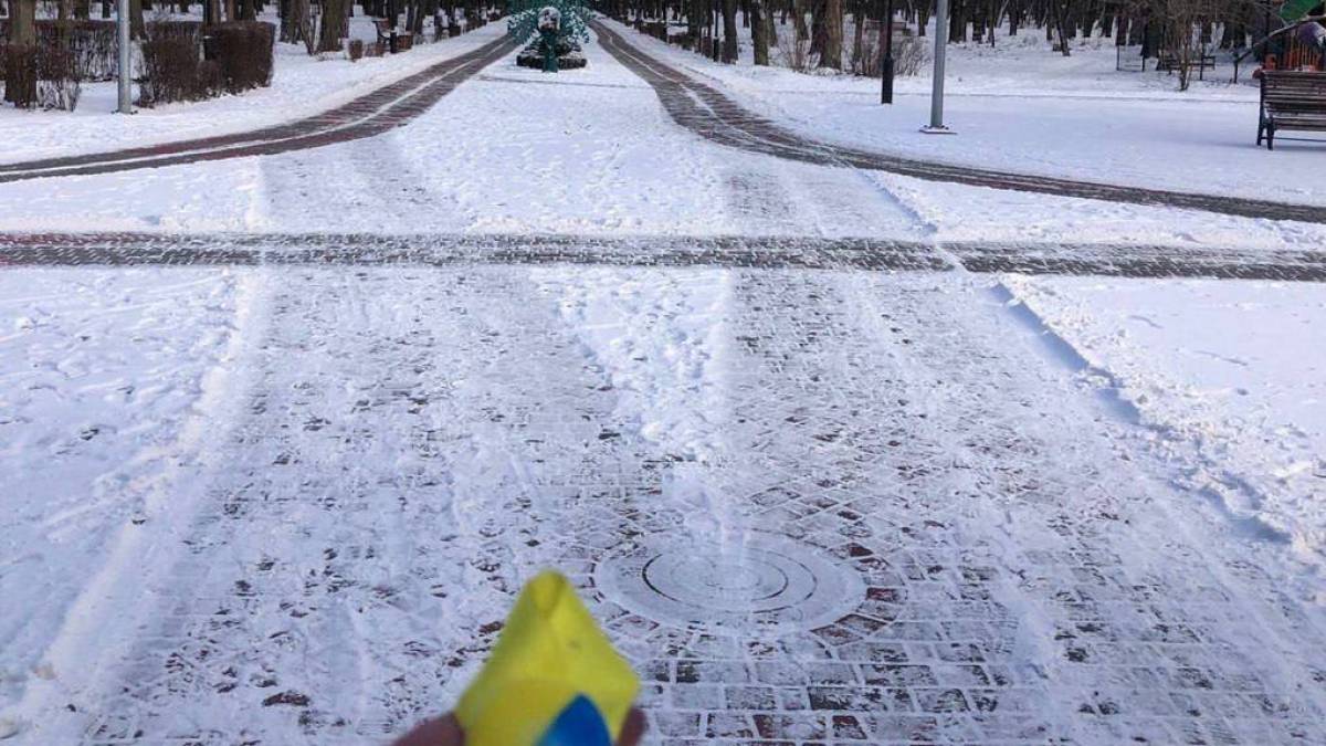 У Мелітополі партизани поширюють жовті стрічки та знищують макулатуру рашистів