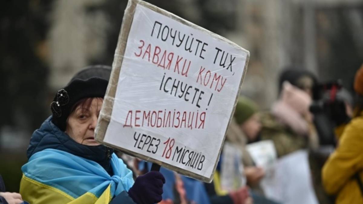 У Запоріжжі рідні військових вийшли на пікет за демобілізацію